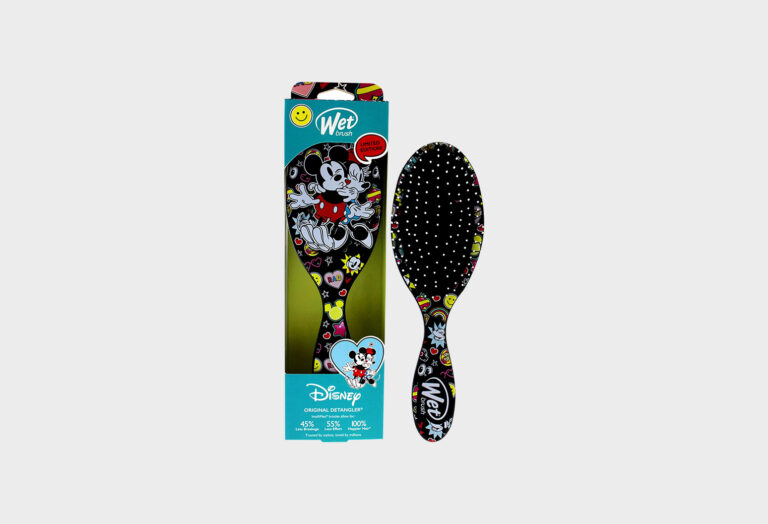 Wet Brush_Disney_Mickey kisses Minnie